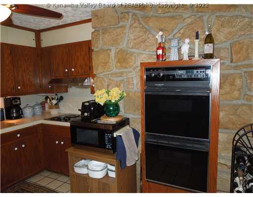 1237 Paula Road Charleston, WV 25314 - Photo 5 of 15 Kitchen.