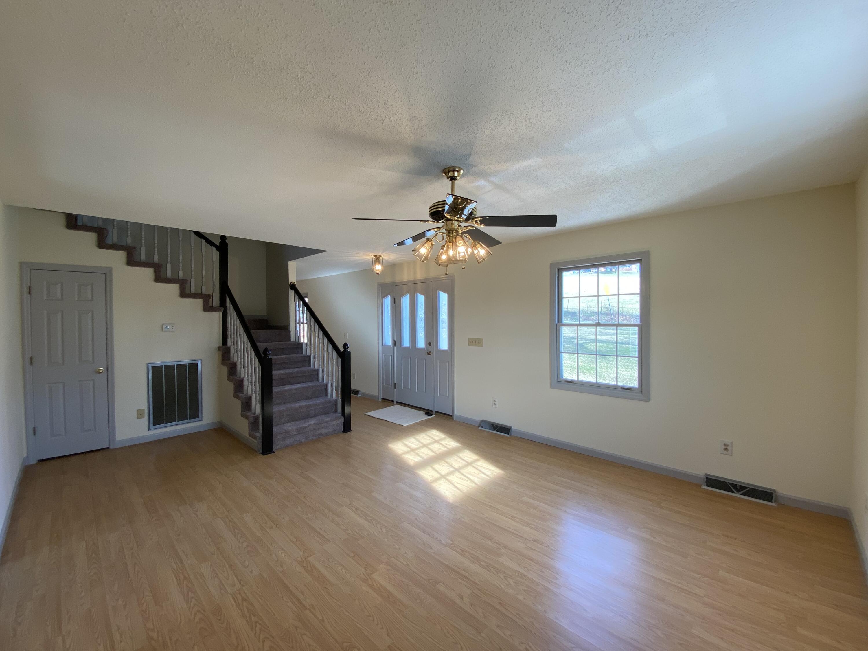 471 Boones Station Road Gray, TN 37615 - Photo 13 of 36 11B - Living Room