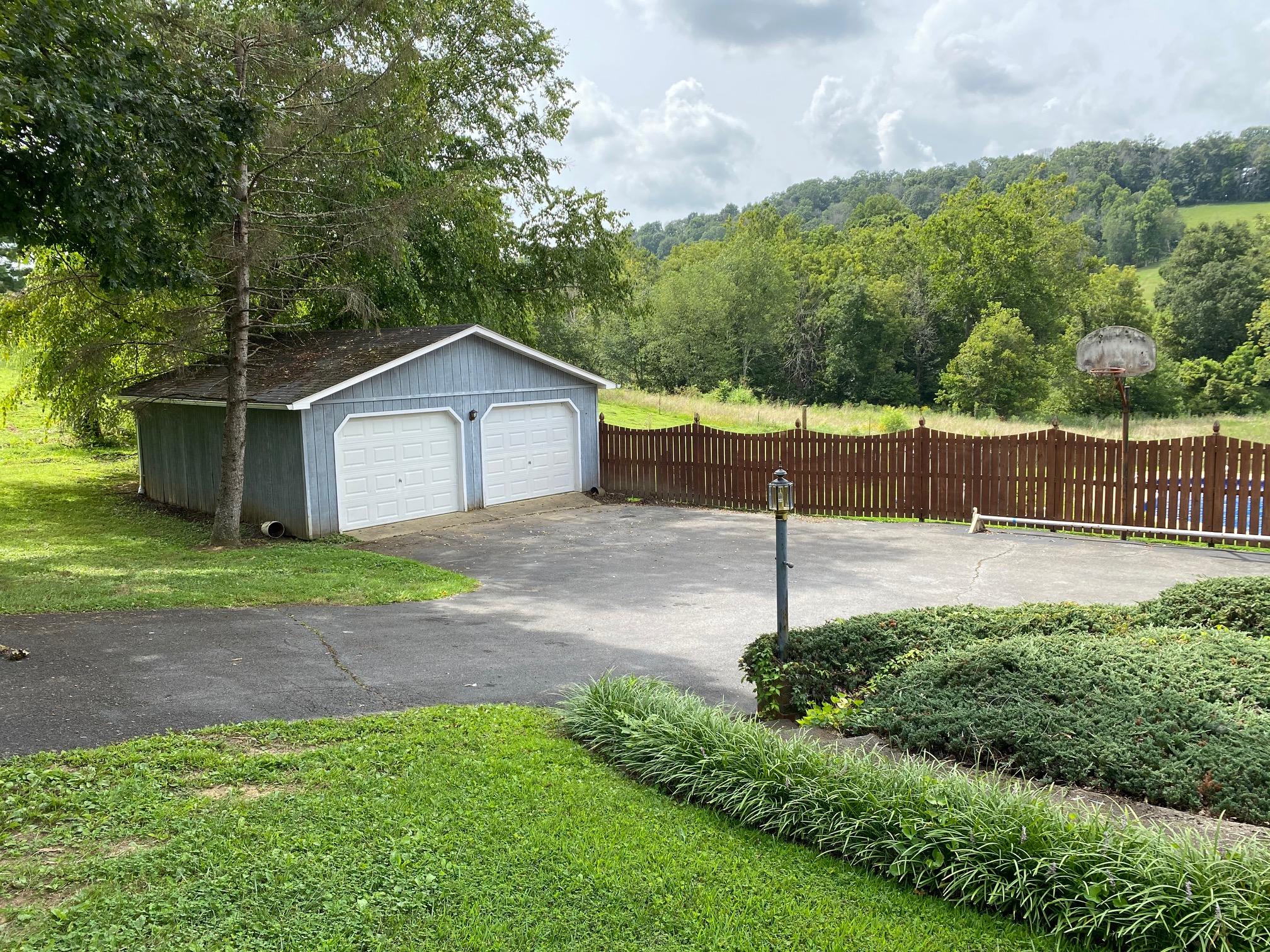 471 Boones Station Road Gray, TN 37615 - Photo 7 of 36 5 - Garage