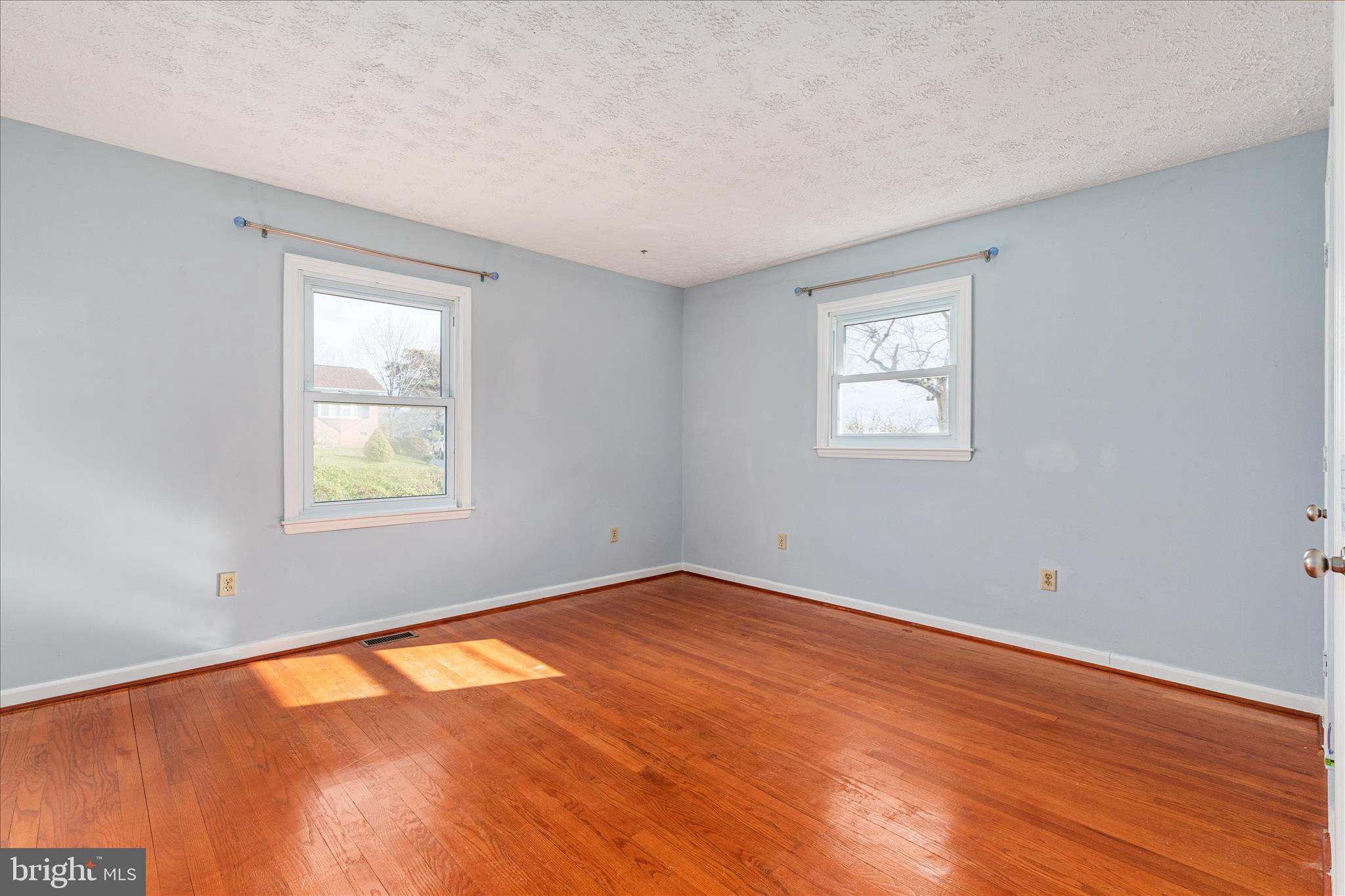 113 Williamson Road Winchester, VA 22602 - Photo 15 of 52 an empty room with a window