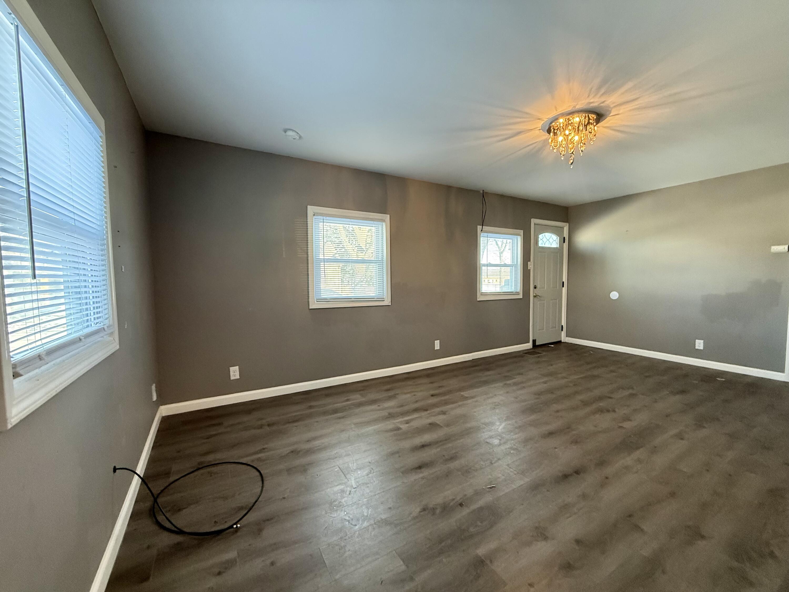 4889 North 24th Street Milwaukee, WI 53209 - Photo 3 of 23 IMG_1564