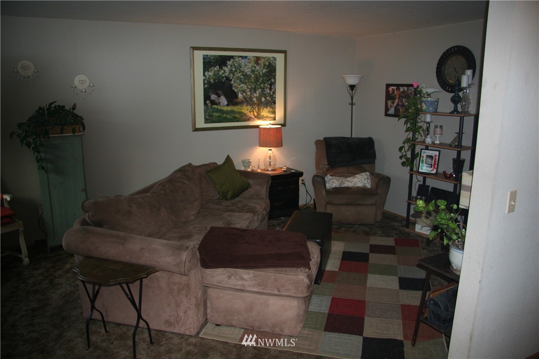 17 Madison Street Everett, WA 98203 - Photo 3 of 8 a living room with furniture and a flat screen tv