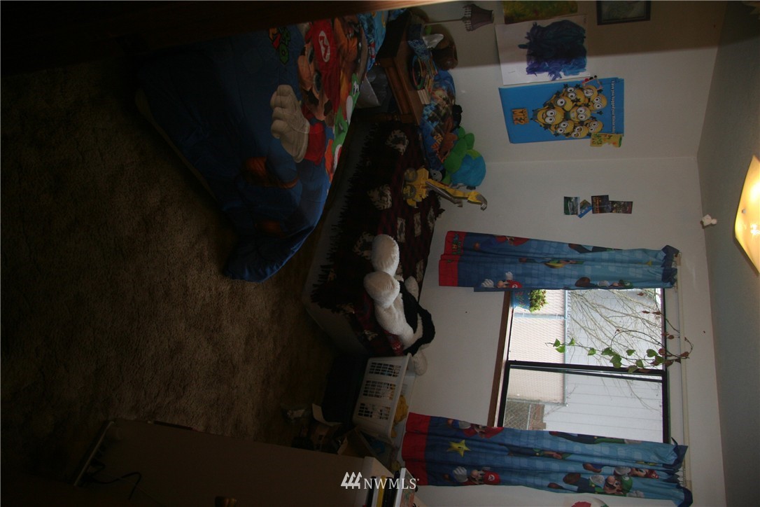 17 Madison Street Everett, WA 98203 - Photo 6 of 8 a living room with furniture and a window