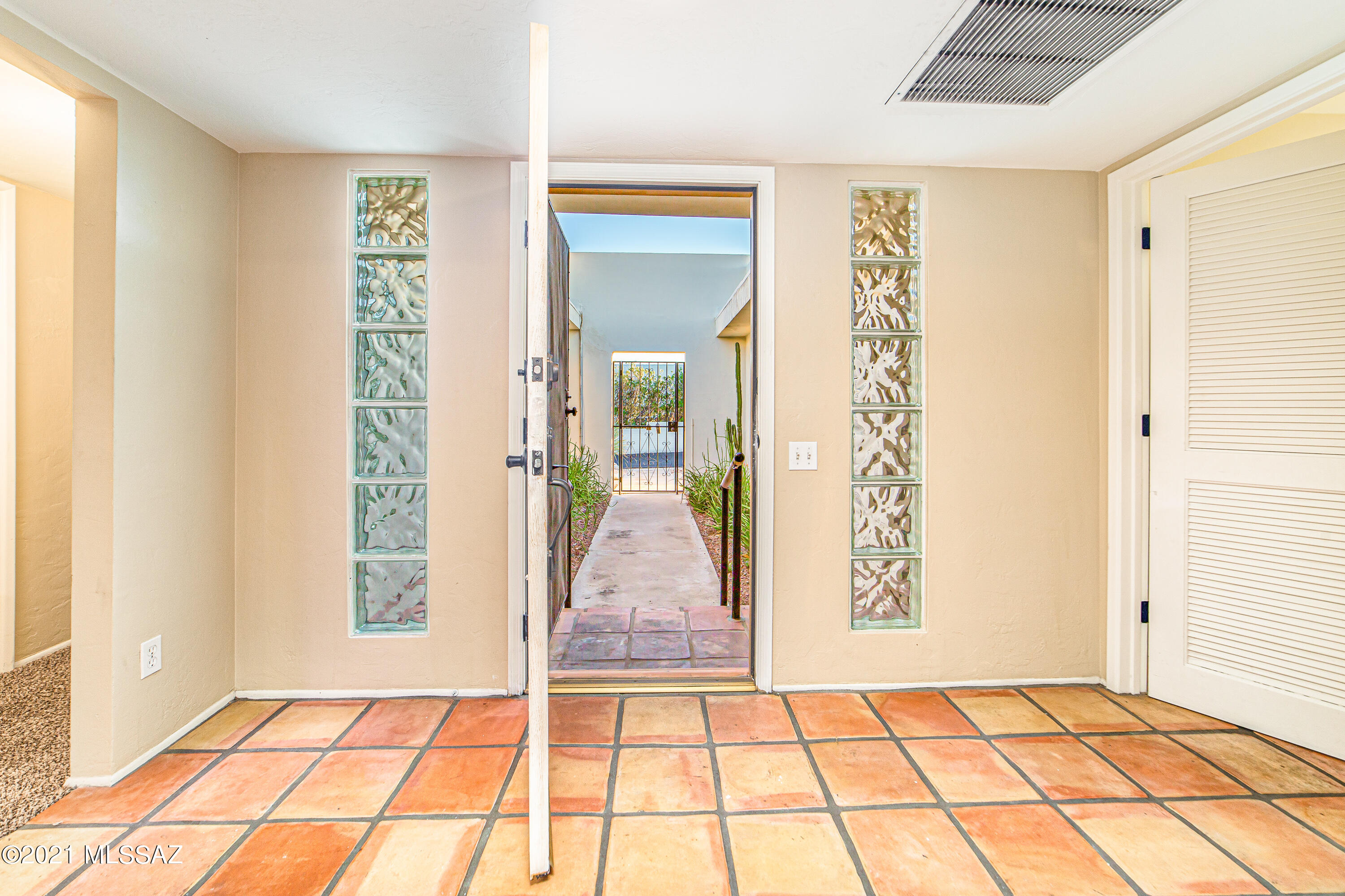 6100 North Oracle Road, Unit 17 Tucson, AZ 85704 - Photo 4 of 22 Gallery Image 4