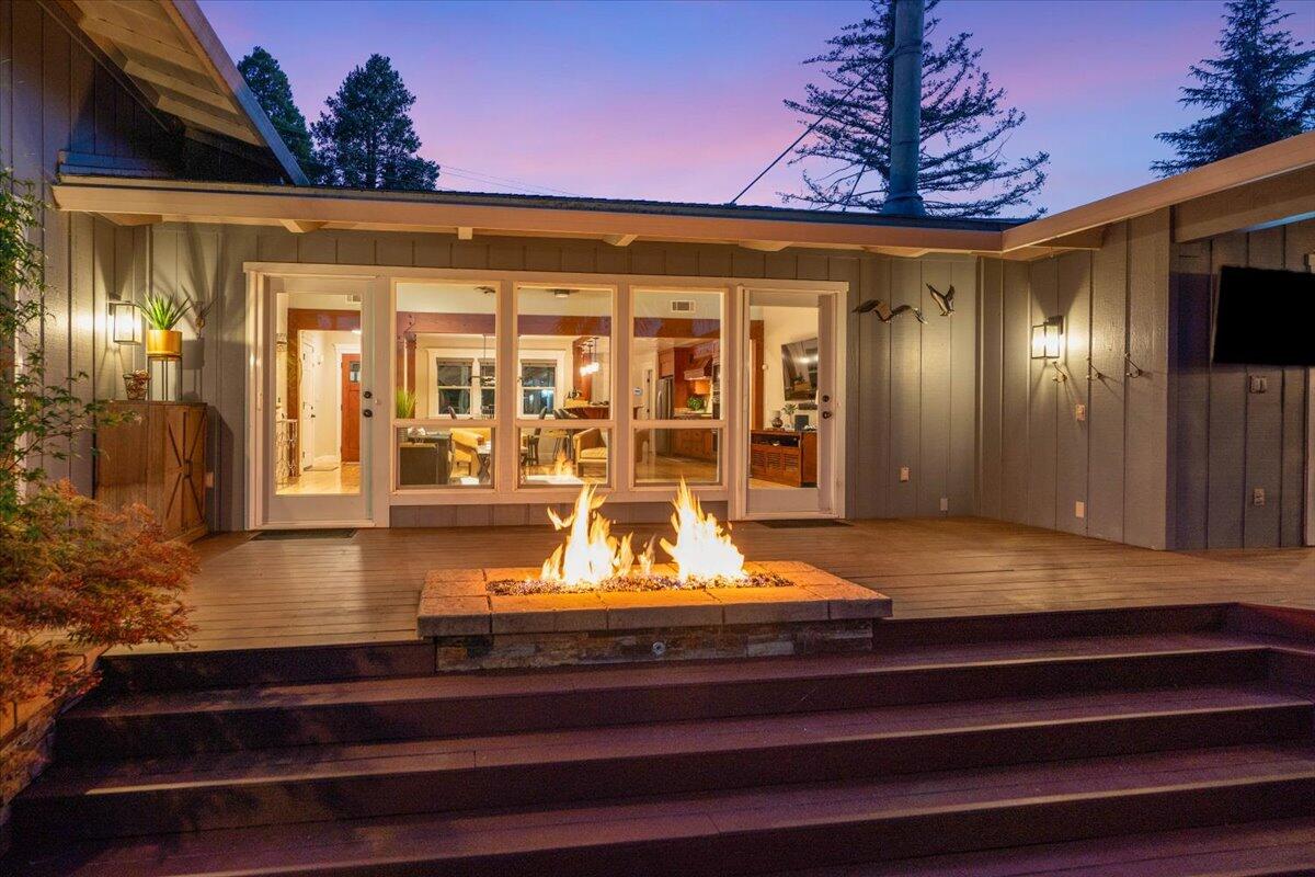 3301 Riverside Drive Anderson, CA 96007 - Photo 4 of 27 a view of lobby with door