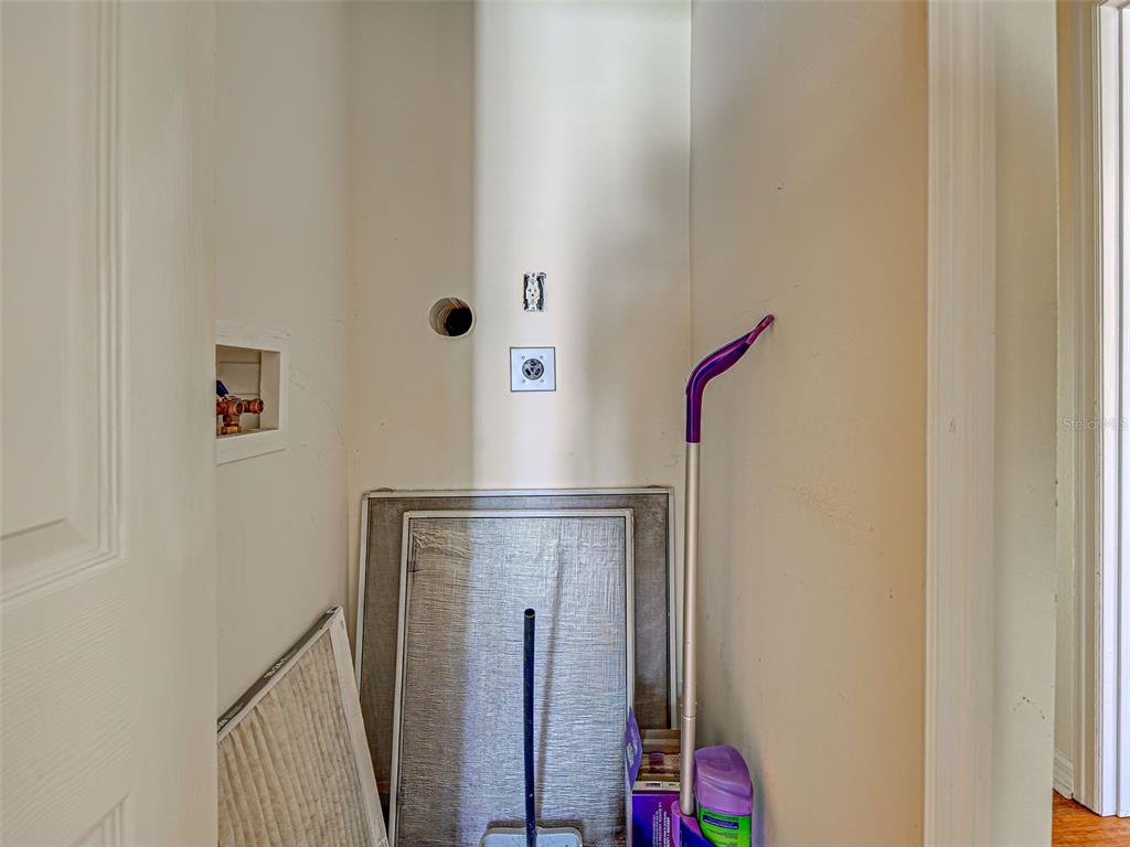 1801 Highland Road Osprey, FL 34229 - Photo 29 of 40 a utility room with dryer and washer