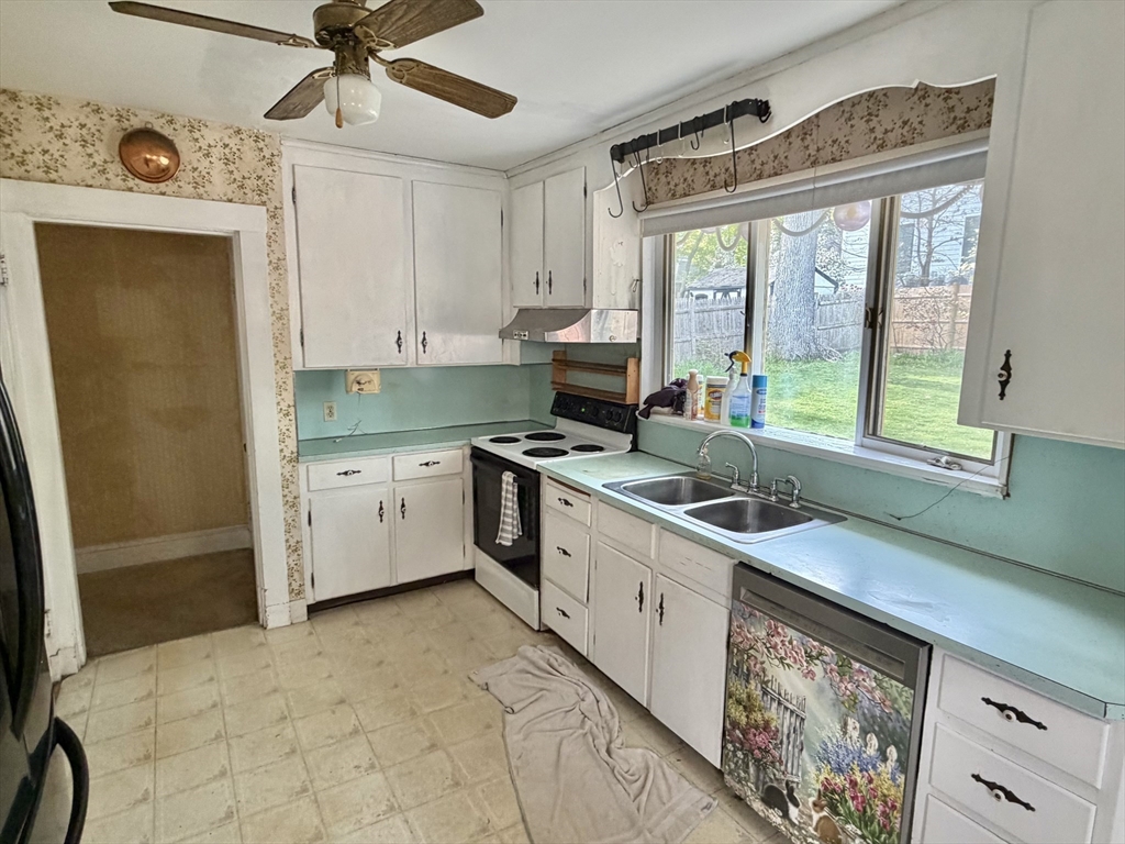 16 Ware Road Newton, MA 02466 - Photo 4 of 20