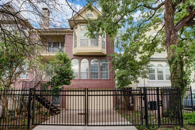 $3,400 | 2205 Commonwealth Street, Houston, TX 77006