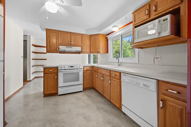 $400,000 | 1614 Kingston Lane, Schaumburg, IL 60193