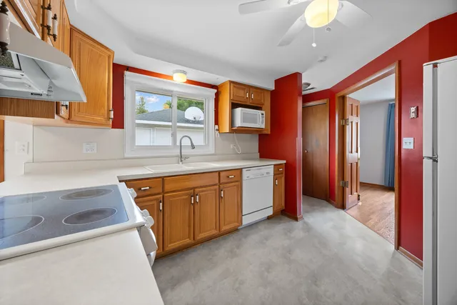 $400,000 | 1614 Kingston Lane, Schaumburg, IL 60193