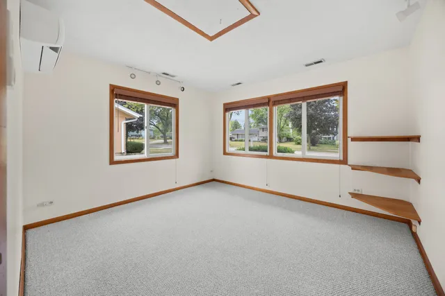 $400,000 | 1614 Kingston Lane, Schaumburg, IL 60193