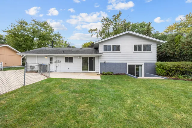 $400,000 | 1614 Kingston Lane, Schaumburg, IL 60193