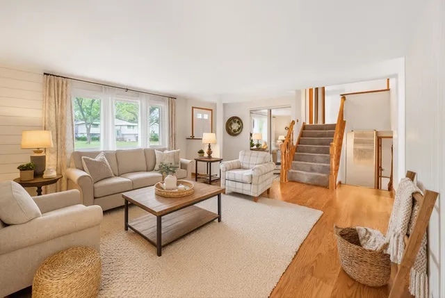 $400,000 | 1614 Kingston Lane, Schaumburg, IL 60193