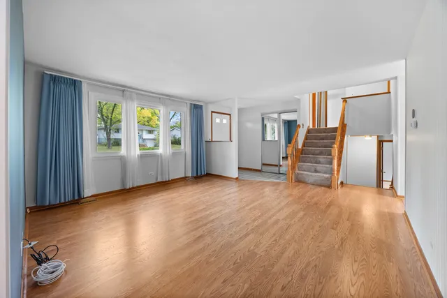 $400,000 | 1614 Kingston Lane, Schaumburg, IL 60193