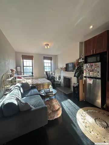 $3,600 | 59 West 8th Street, Unit 4D | Greenwich Village