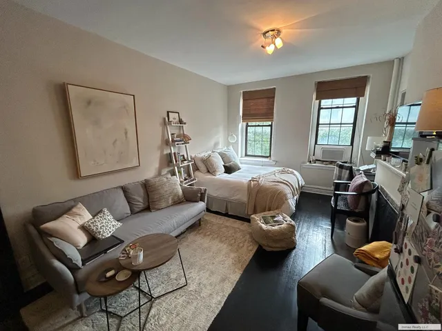$3,600 | 59 West 8th Street, Unit 4D | Greenwich Village