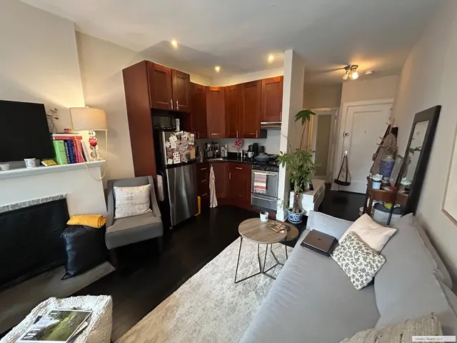 $3,600 | 59 West 8th Street, Unit 4D | Greenwich Village