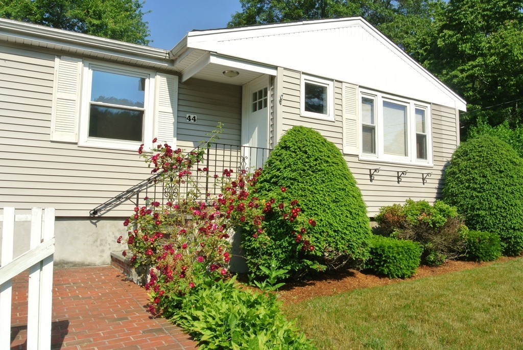 44 McDevitt Road Randolph, MA 02368 - Photo 2 of 27 Gallery Image 2