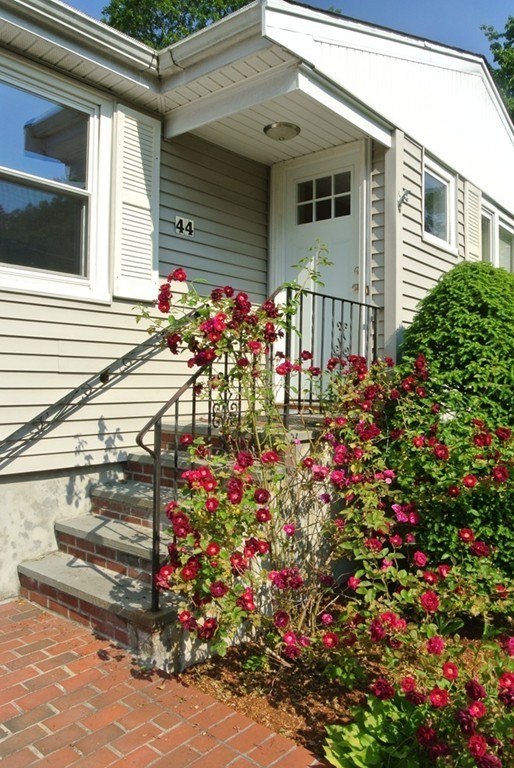 44 McDevitt Road Randolph, MA 02368 - Photo 3 of 27 Gallery Image 3