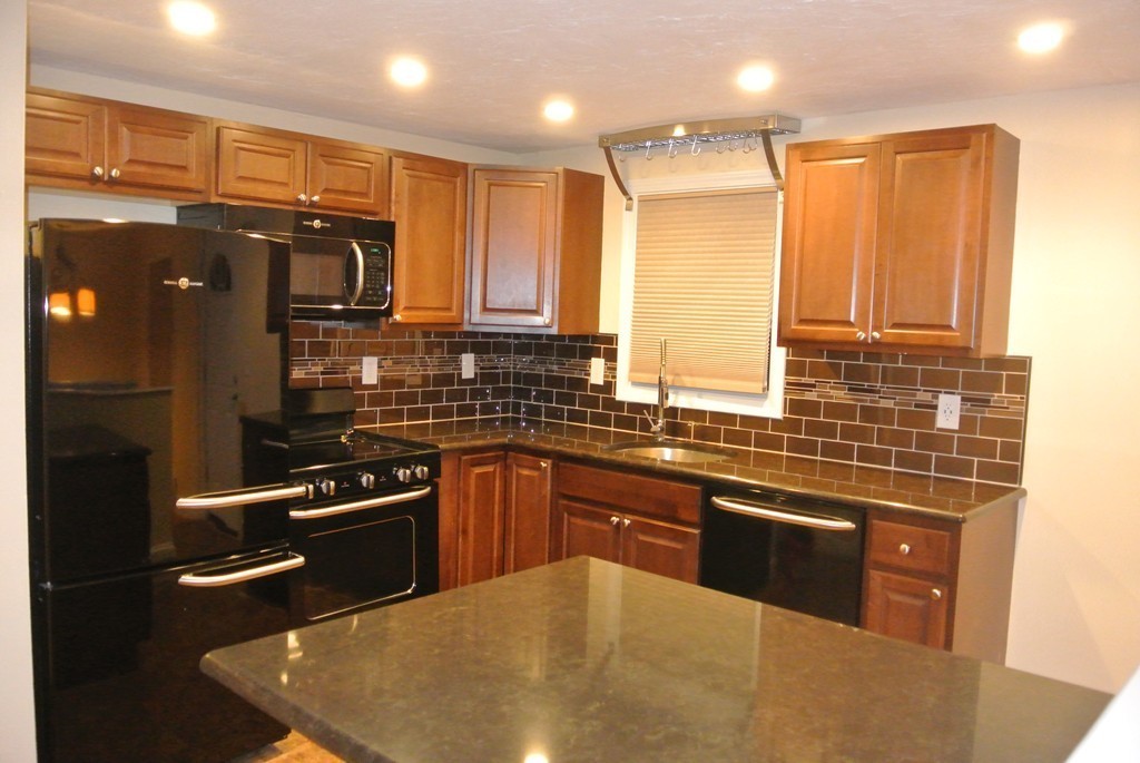 44 McDevitt Road Randolph, MA 02368 - Photo 5 of 27 Gallery Image 5