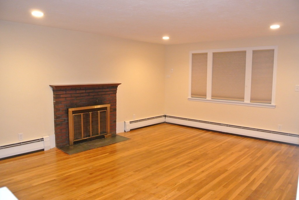 44 McDevitt Road Randolph, MA 02368 - Photo 8 of 27 Gallery Image 8