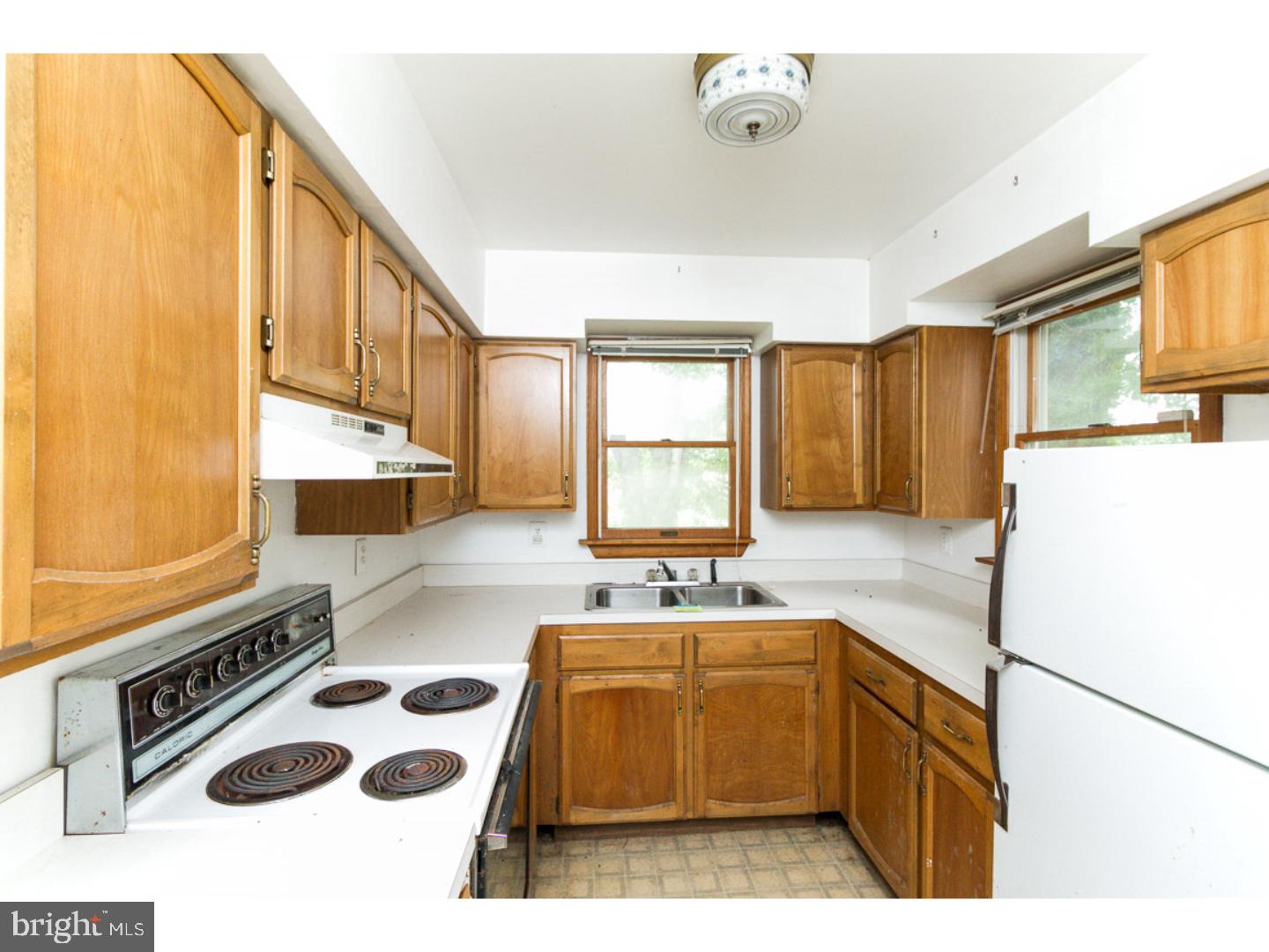 126 Buddtown Road Southampton, NJ 08088 - Photo 20 of 21 a kitchen with a sink a stove and a refrigerator