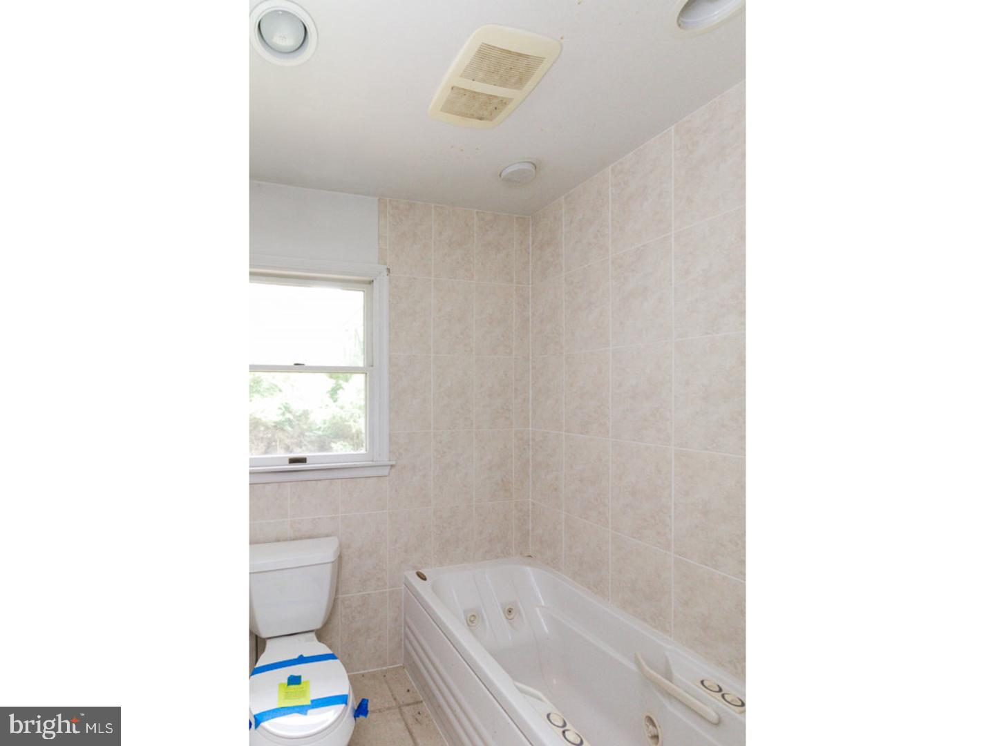 126 Buddtown Road Southampton, NJ 08088 - Photo 7 of 21 a bathroom with a toilet and a bathtub