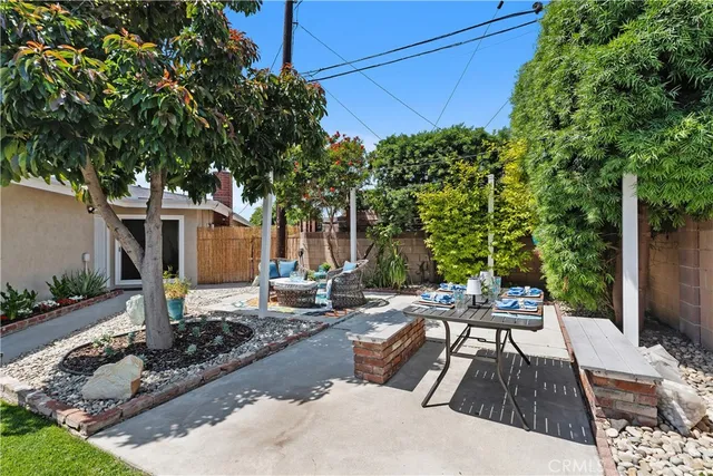 a view of a backyard with sitting area and furniture