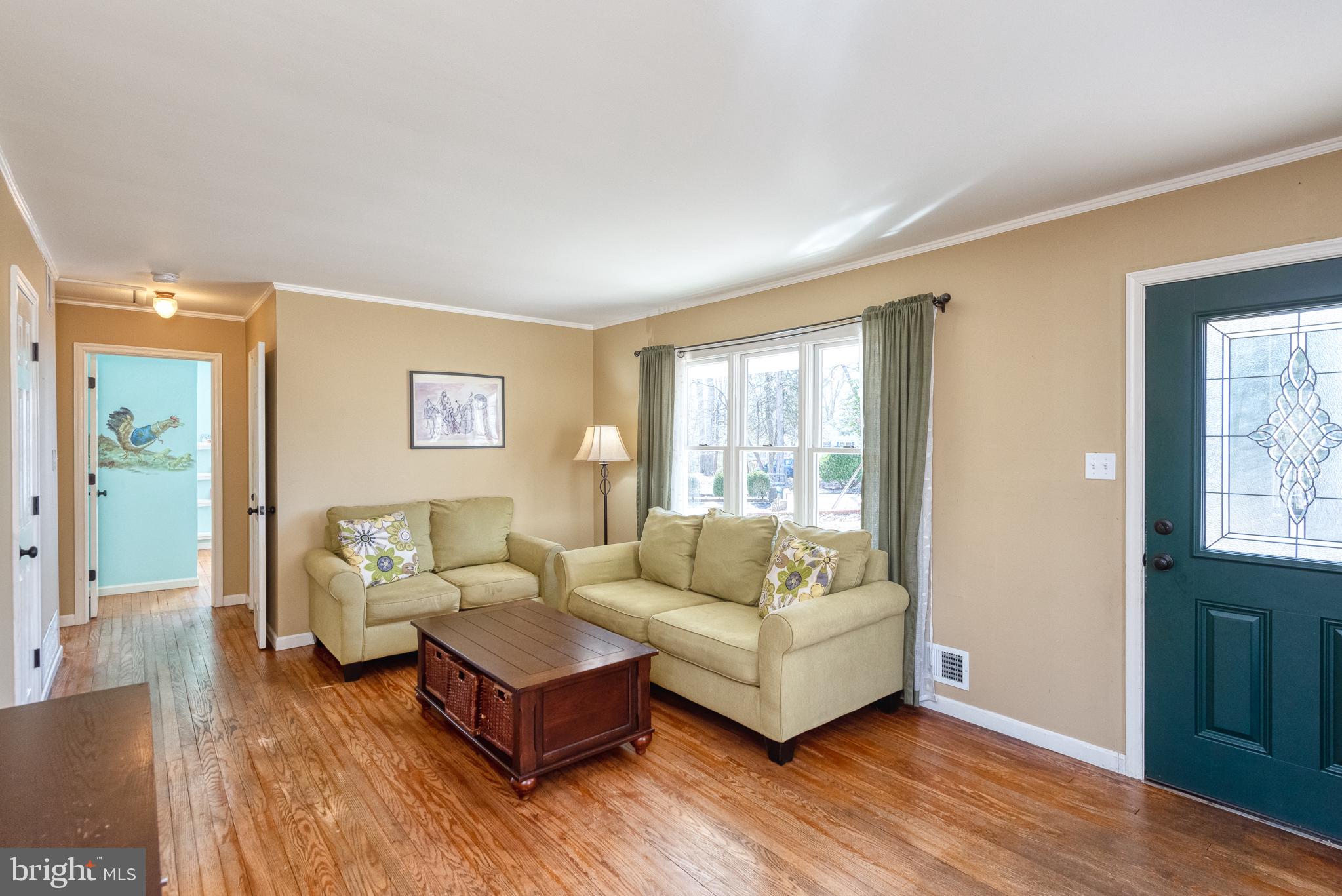 2 Spring Knoll Drive Pasadena, MD 21122 - Photo 7 of 51 Living Room