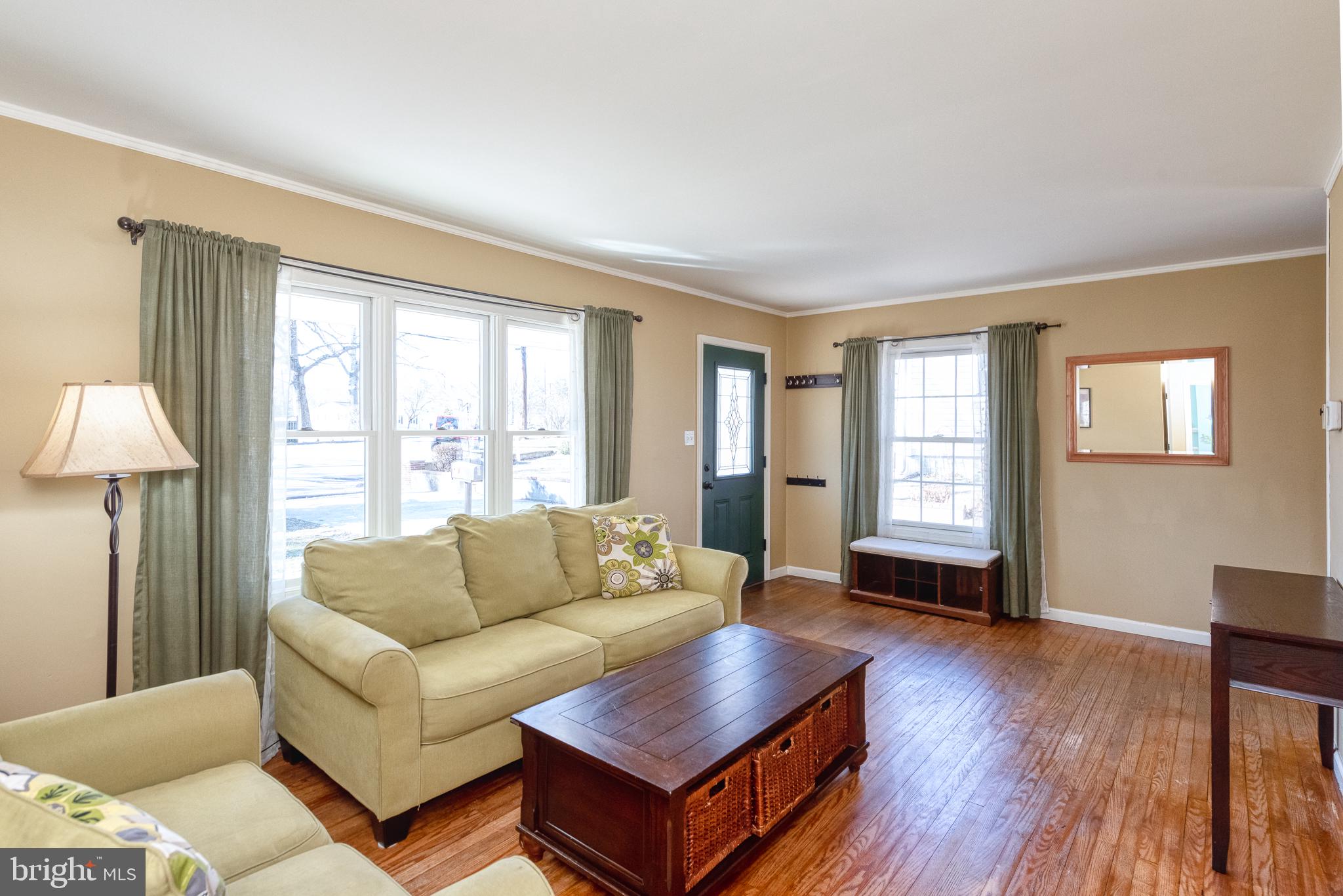 2 Spring Knoll Drive Pasadena, MD 21122 - Photo 8 of 51 Living Room