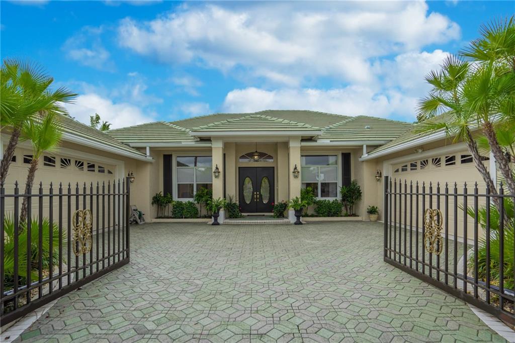3884 Southwest Rivers End Way Palm City, FL 34990 - Photo 6 of 36 Gallery Image 6