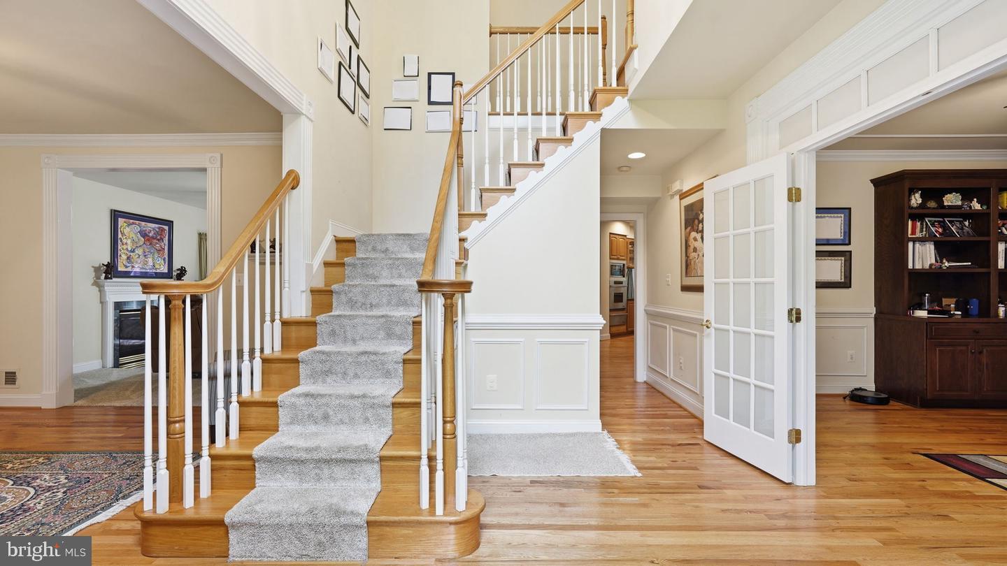 13301 Dumfries Road Manassas, VA 20112 - Photo 5 of 49 Inviting foyer with elegant staircase.