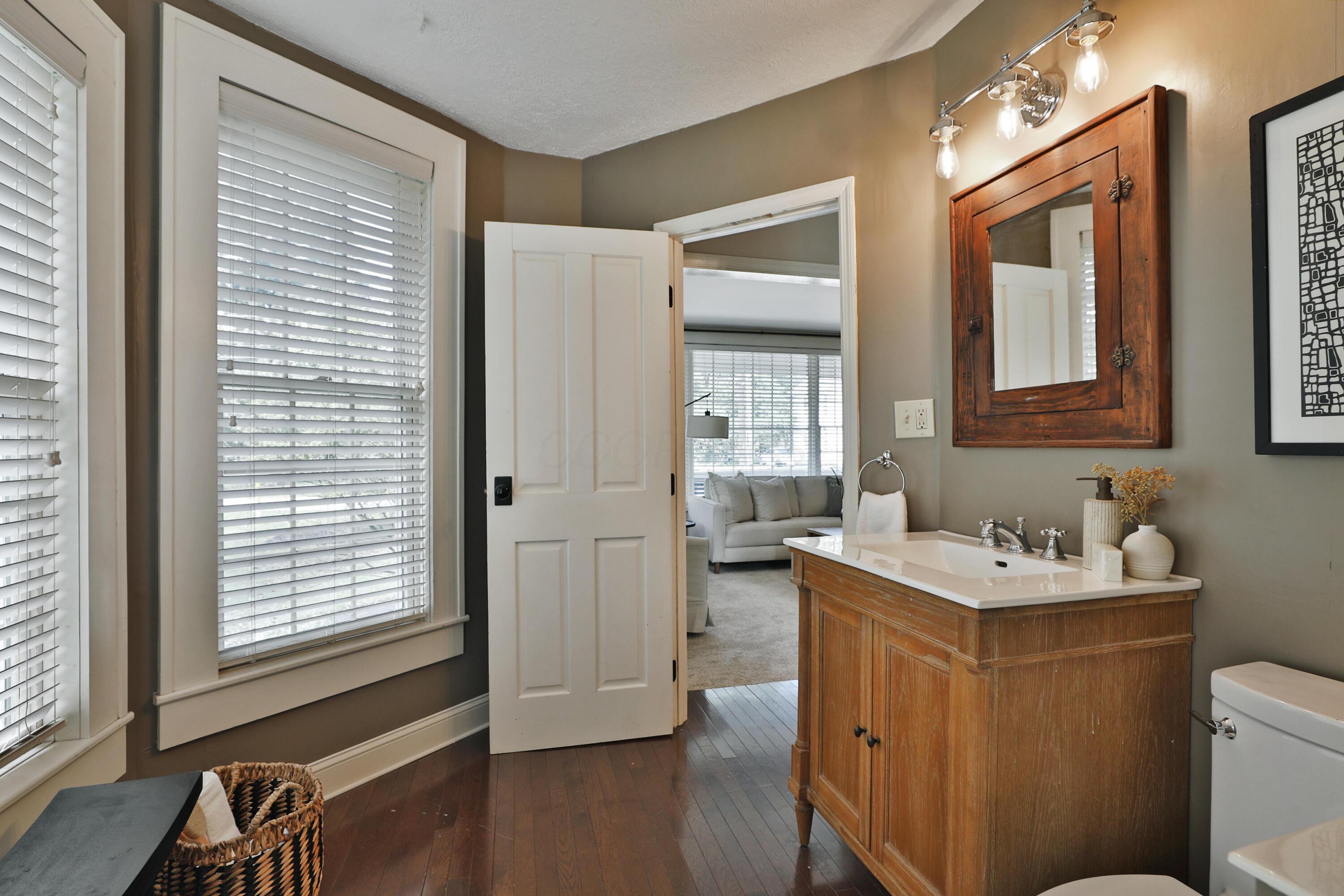6012 Linworth Road Columbus, OH 43085 - Photo 26 of 53 First Floor Full Bath