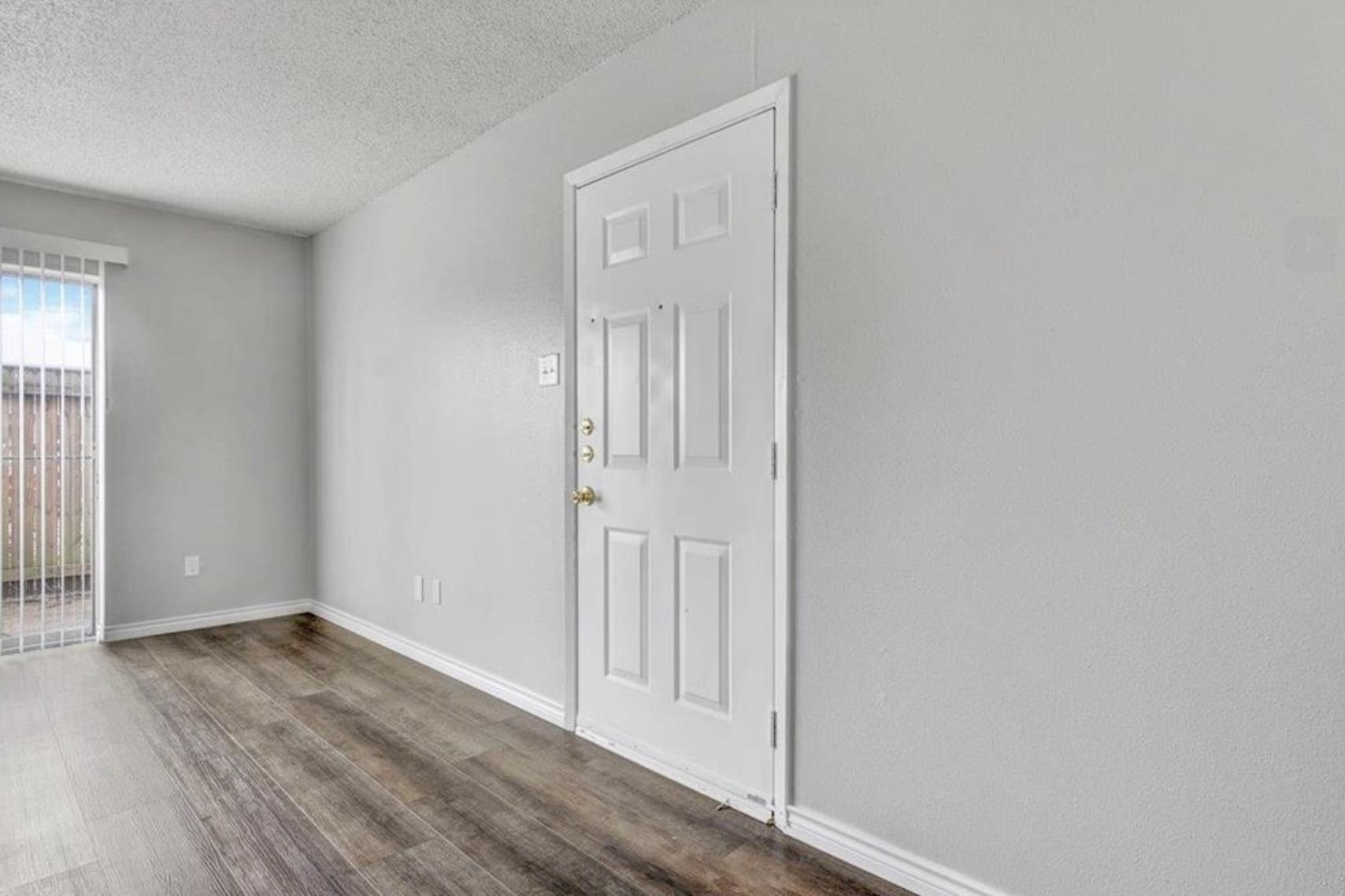 4115 Crow Road Beaumont, TX 77706 - Photo 4 of 8