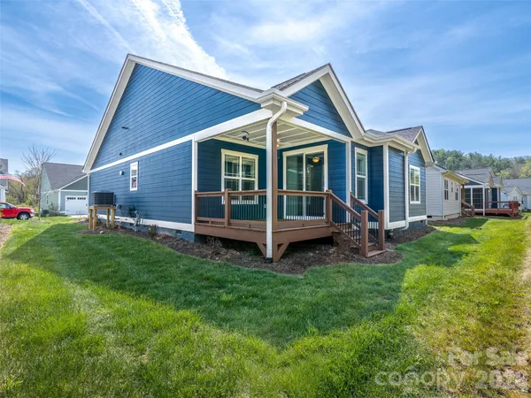 $395,000 | 237 Leyland Circle, Hendersonville, NC 28792