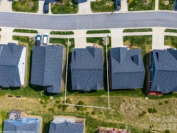 $395,000 | 237 Leyland Circle, Hendersonville, NC 28792