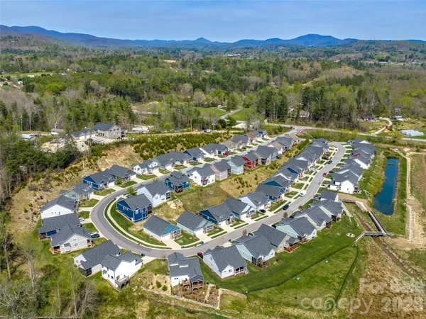 $395,000 | 237 Leyland Circle, Hendersonville, NC 28792