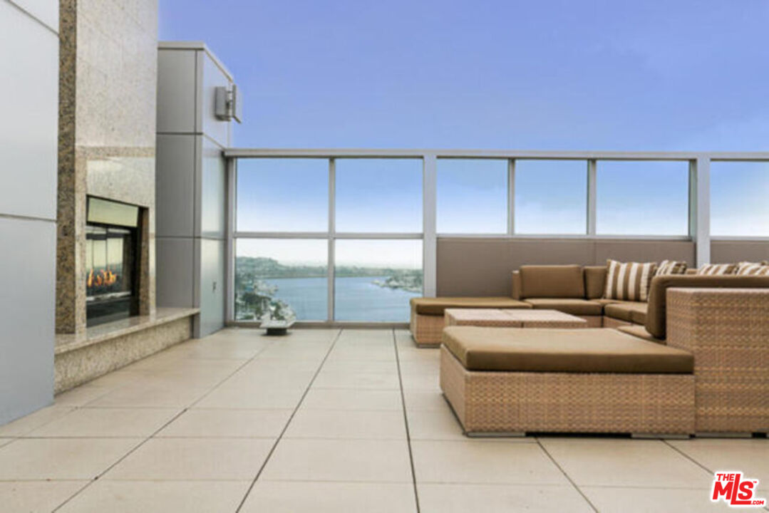 13700 Marina Pointe Drive, Unit 618 Marina del Rey, CA 90292 - Photo 15 of 22 a living room with furniture
