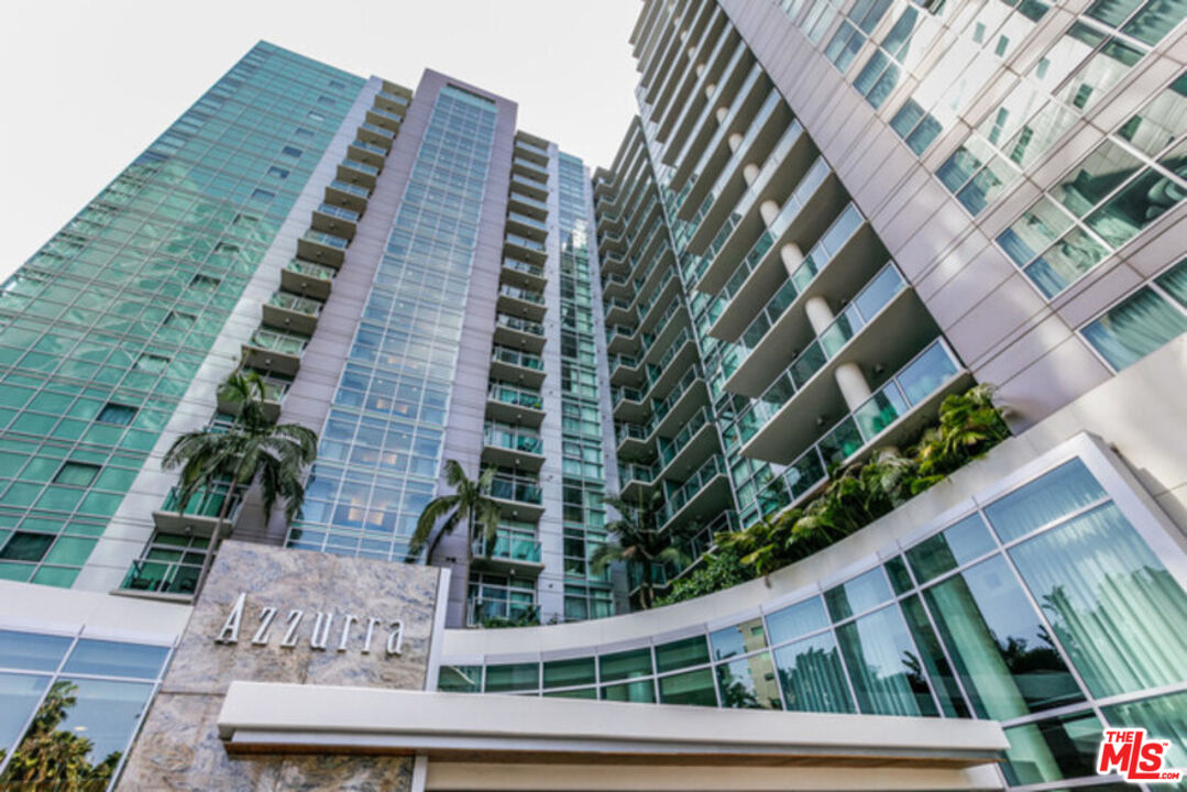 13700 Marina Pointe Drive, Unit 618 Marina del Rey, CA 90292 - Photo 2 of 22 a view of building with yard