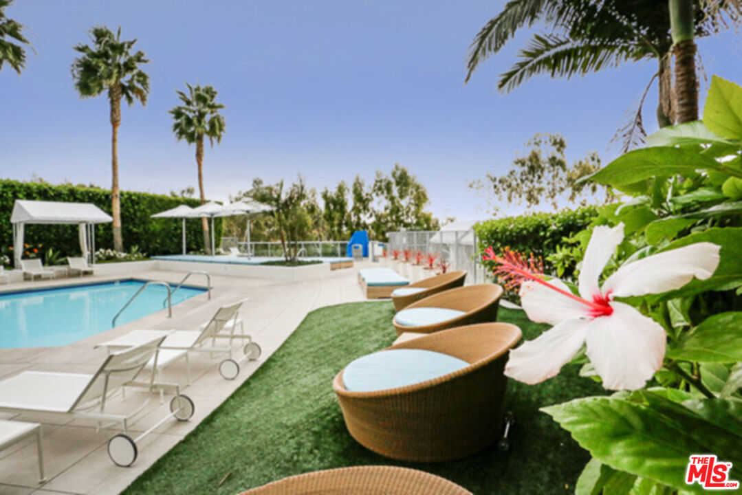 13700 Marina Pointe Drive, Unit 618 Marina del Rey, CA 90292 - Photo 22 of 22 a view of an outdoor space