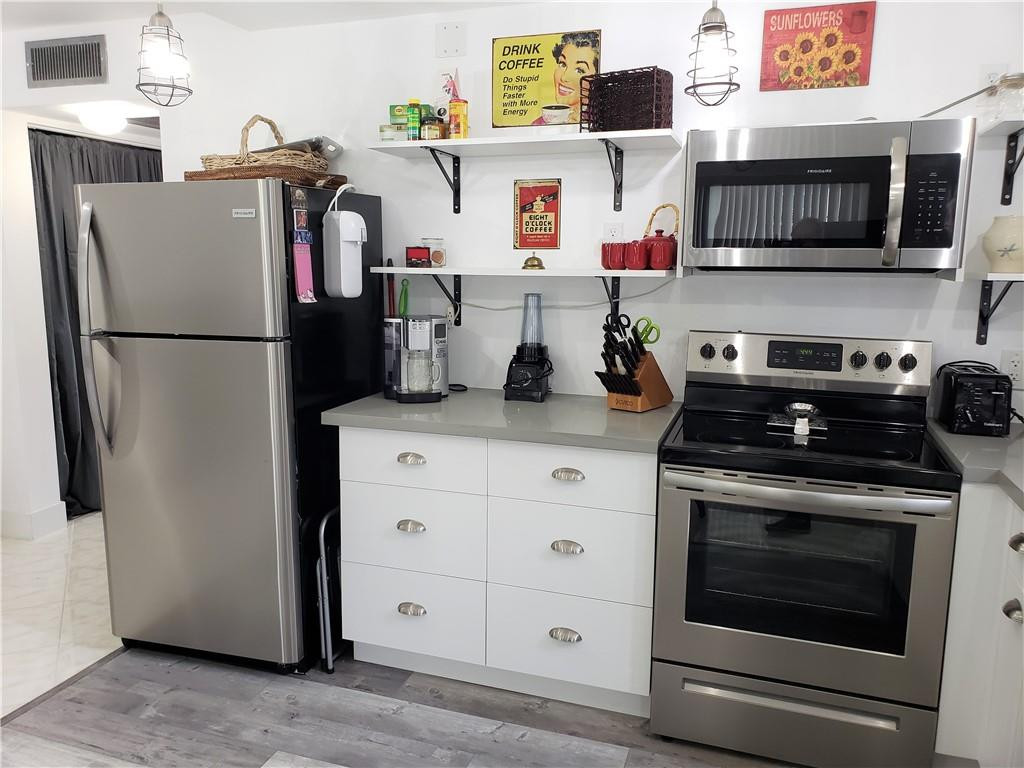 384 Markham R, Unit 384 Deerfield Beach, FL 33442 - Photo 3 of 20 Photo 3