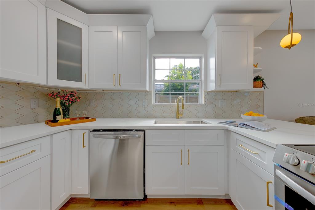 3426 7th Avenue Southeast Largo, FL 33771 - Photo 6 of 52