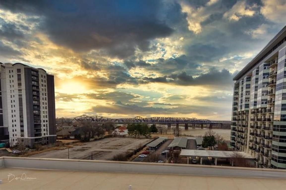 648 Riverside Drive, Unit 319 Memphis, TN 38103 - Photo 14 of 19 a view of a city