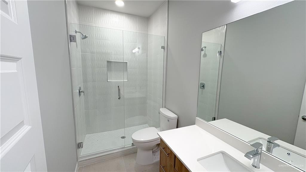 612 Oriole Road Weslaco, TX 78596 - Photo 11 of 16 a bathroom with a sink a toilet and shower