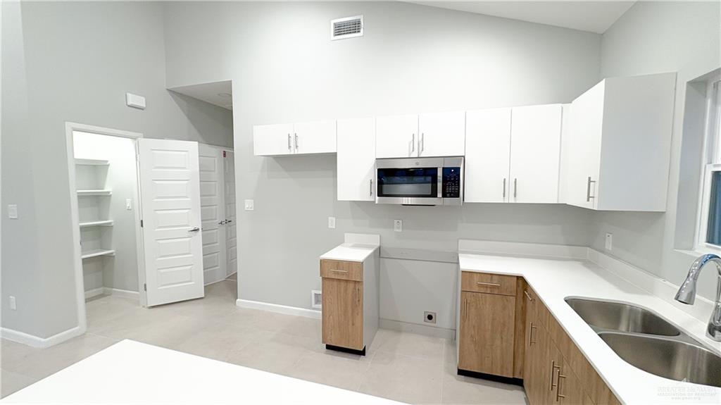 612 Oriole Road Weslaco, TX 78596 - Photo 8 of 16 a kitchen with a sink and a microwave