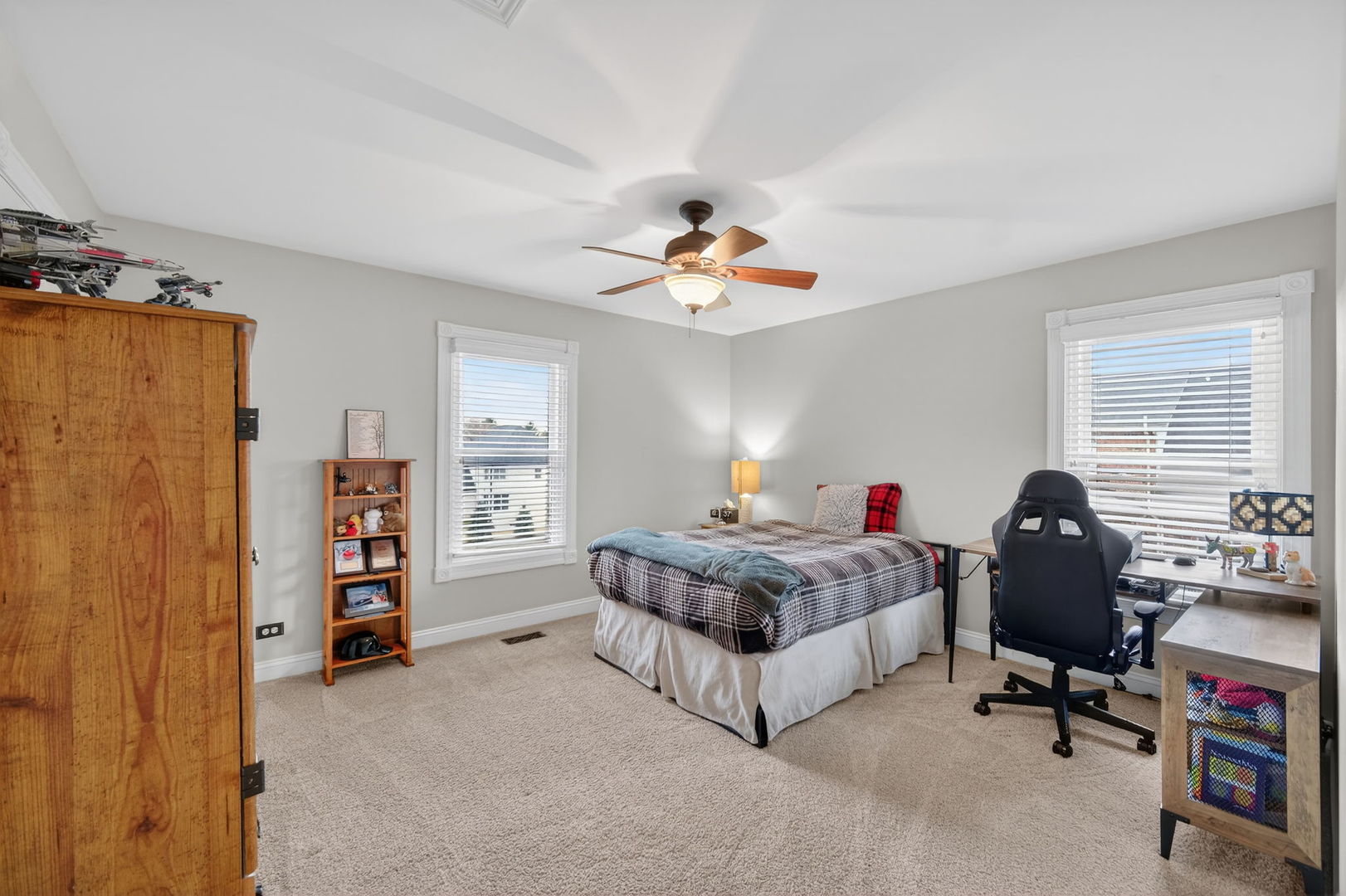 5304 Rita Avenue Crystal Lake, IL 60014 - Photo 37 of 59 a bedroom with a workspace