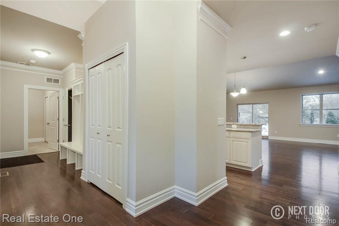 374 Verona Drive Rochester, MI 48307 - Photo 11 of 34 IMG_2195Blended.JPG