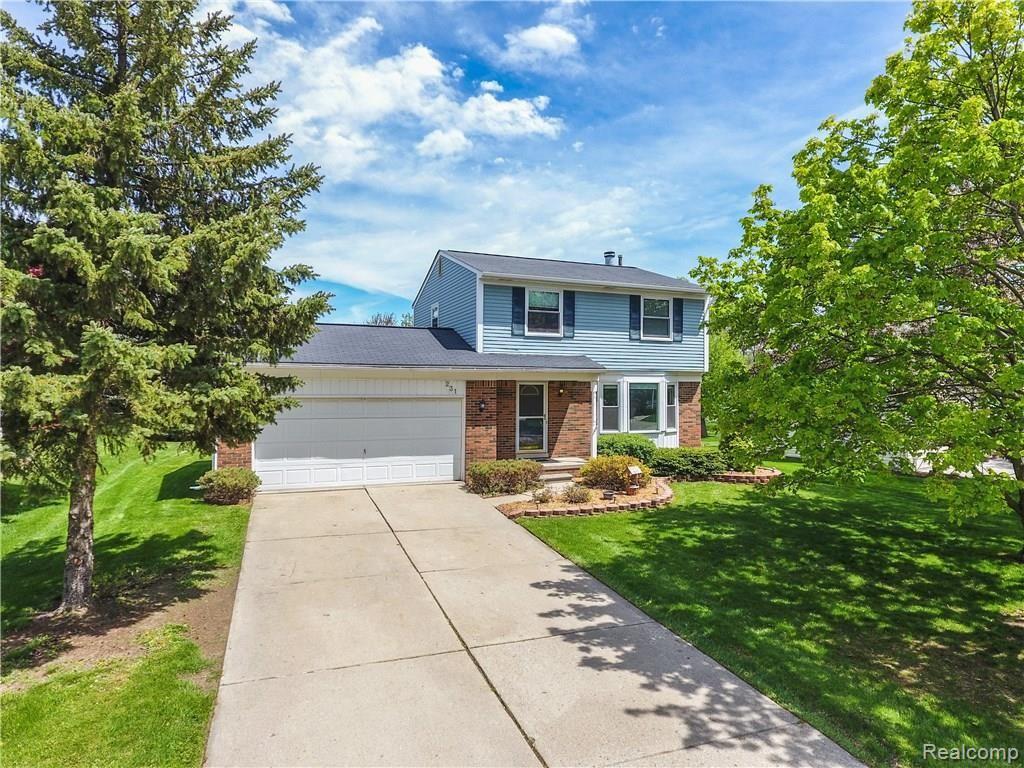 231 Arlington Drive Rochester Hills, MI 48307 - Photo 1 of 29