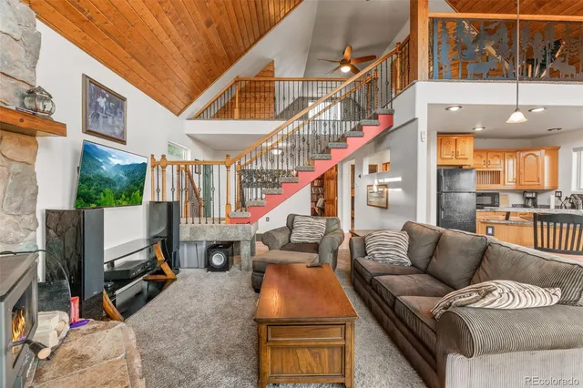 a view of entryway and hall