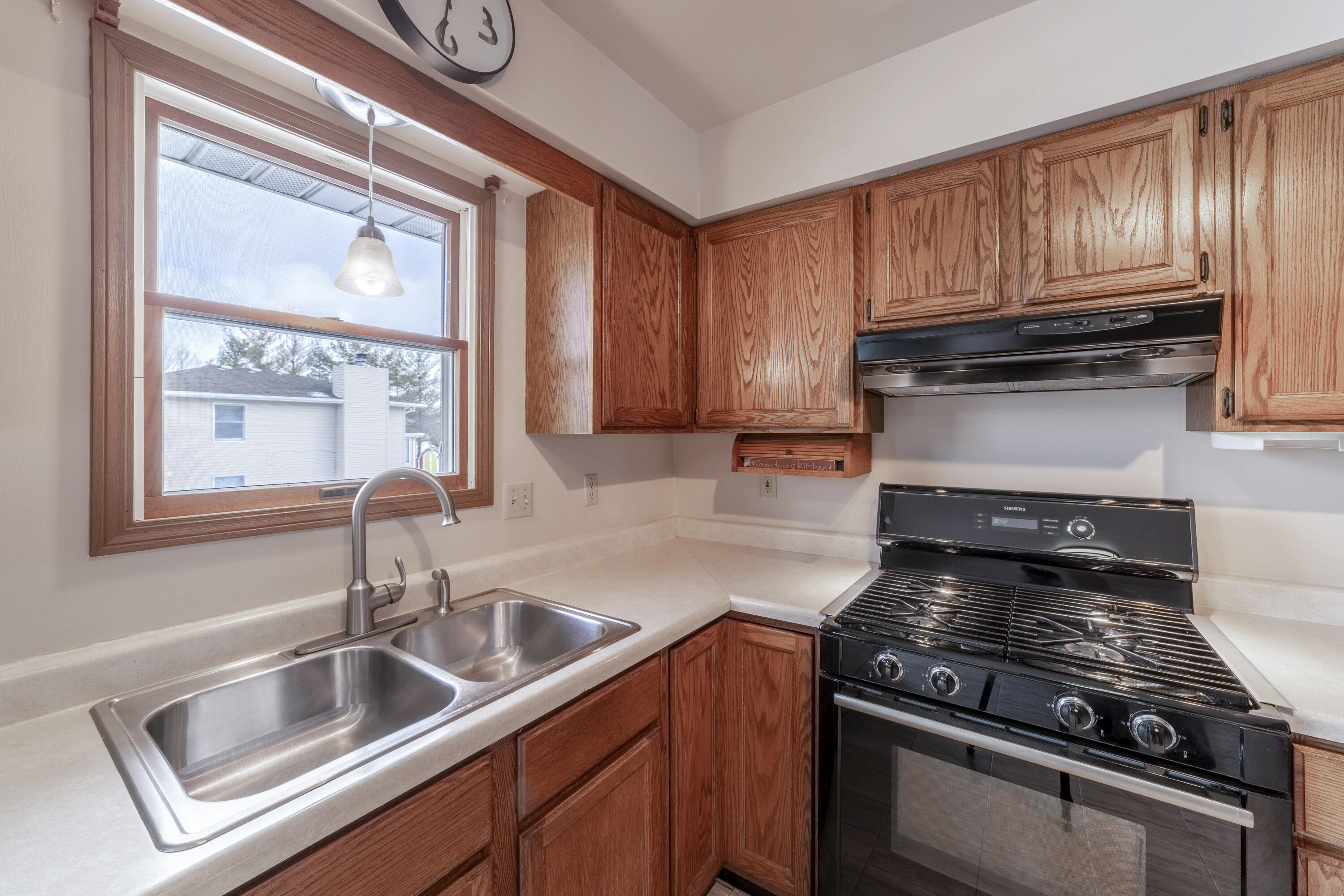 9931 Tyler Street Crown Point, IN 46307 - Photo 10 of 35 3000x2001